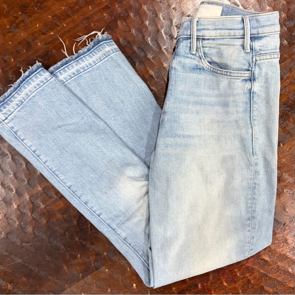 MOTHER Denim Hustler Ankle Raw Undone Hem Jeans On My Feet Size 27 - Picture 3 of 9